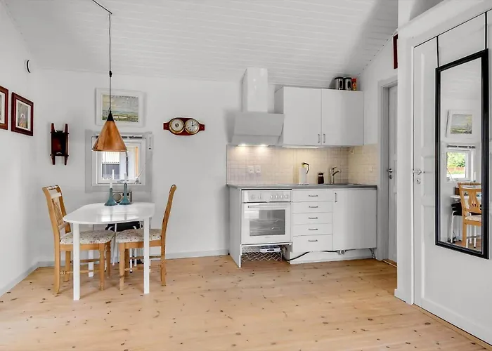 C11560-hemmet-bork-hytteby-147 Feriehus *